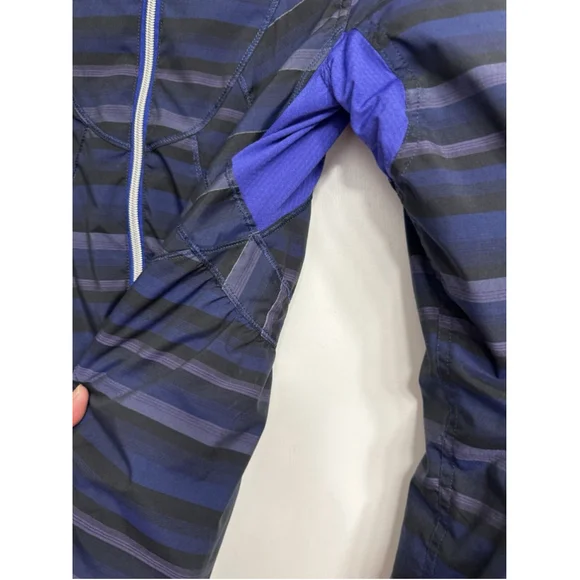 Lululemon Women's 4 Blue Black Striped Zip Front Run Hustle Jacket Packable Hood - Picture 3 of 14